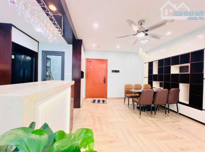 Bán căn A19 Trung Kính  2PN FULL  NT giá  6xty  ,Trung  tâm cực địa, gần  Trừơng  học lớn