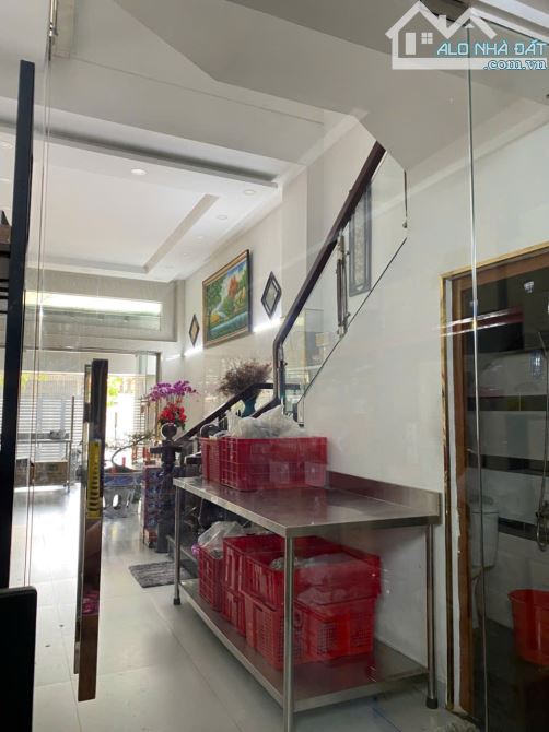 Nhà 4x18m XD 1 trệt  3 lầu đường 41 Phường Tân Quy Q7