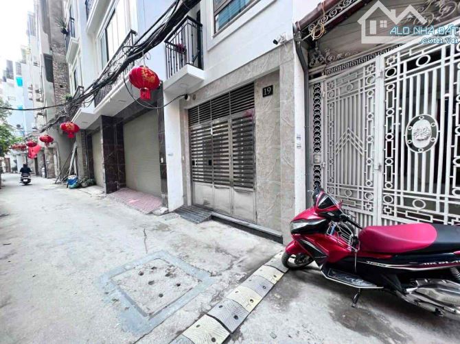 BÁN NHÀ LẠC LONG QUÂN CẦU GIẤY 47m 5 TẦNG MT 3.4m THANG MÁY Ô TÔ KD CHỈ 11.5 TỶ