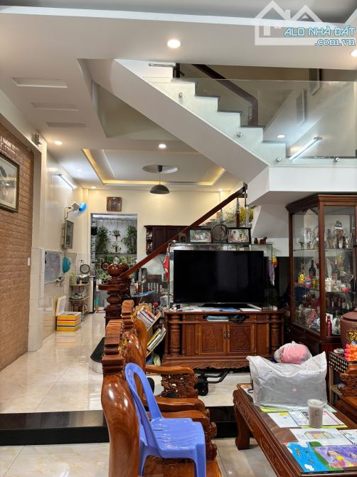 Gấp! Bán Nhà hẻm 303 Tân Sơn Nhì (4.4x21m) 4 Tầng chỉ 12,99 tỷ