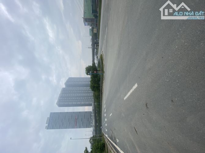 LÔ GÓC VÂN NỘI ĐƯỜNG THÔNG Ô TÔ TRÁNH gần 50m2 CHÀO 3 t.ỷ. Gần CẦU NHẬT TÂN