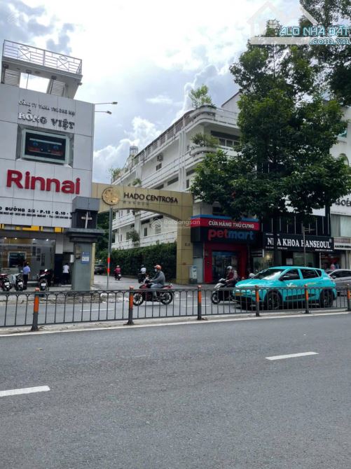 Tôi chính chủ bán nhà MT số 120A đường 3 Tháng 2, P. 12, Quận 10. Khu áo cưới. Giá 42 tỷ