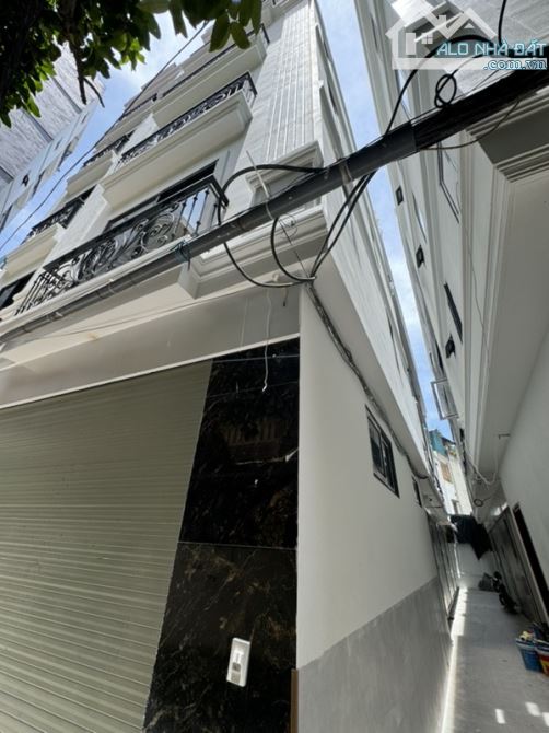HIẾM NHÀ CỔ NHUẾ LÔ GÓC NGÕ THÔNG KINH DOANH  MT 4M Ô TÔ ĐỖ CỬA. 8x tỷ
