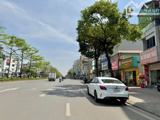 Giảm sâu 5 tỷ, rẻ nhất Mặt Phố Ngô Gia Tự, DT 200m2 MT 8m cực hiếm