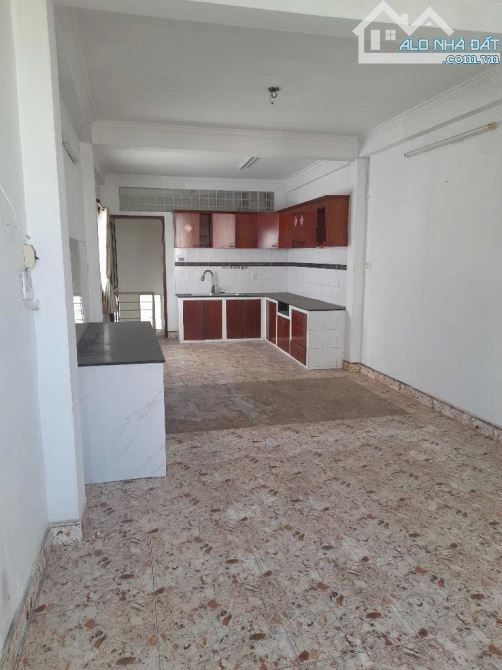 MT Hàn Hải Nguyên ngay ngã tư 3/2, khu víp , 5 tầng