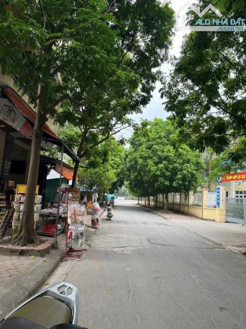 Cần Bán lô đất Yên Nghĩa, ô tô tránh, vỉa hè rộng 50m2, mt 4m giá chỉ 9,9 tỷ!