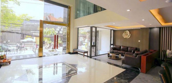Cho thuê khách sạn 45 phòng- mt yên thế- dt: 15x25- 1 hầm, 8 tầng- giá: 400tr/th