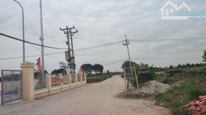 ĐẤT ĐẸP- MÊ LINH - BÌA LÀNG - MẶT TIỀN QUYỀN LỰC - Ô TÔ NGỦ TRONG ĐẤT - THÔNG SỐ VÀNG