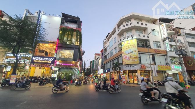 Bán nhà 766/10 Sư Vạn Hạnh Quận 10 , DT: 3.6 x 17, 3 lầu , giá 18.5 tỷ