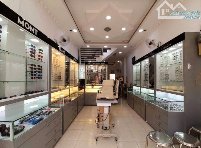 Bán nhà chia tài sản! Bán nhà MTKD đường Cách Mạng Tháng 8 – DT:4x13 – Giá chỉ  hơn 10 tỷ
