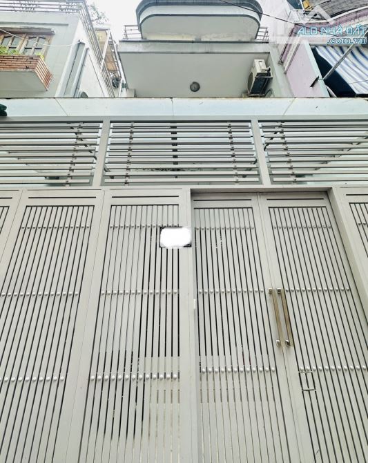 Kế mặt tiền Sư Vạn Hạnh. Q10. Diện tích đẹp 4*14. Noẻ hậu. 4 tầng. 4Pn. ST. Chỉ 13.5 tỷ.
