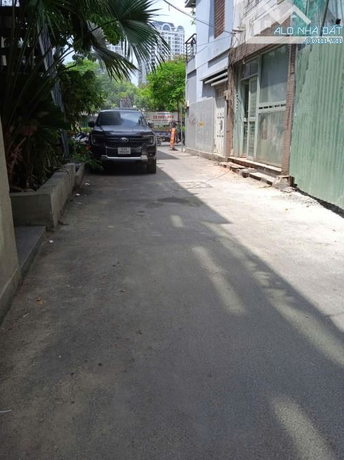 Bán gấp nhà hẻm 6m Nguyễn Tri Phương – quận 10, Vài bước chân ra mặt tiền, giá chỉ 12 Tỷ