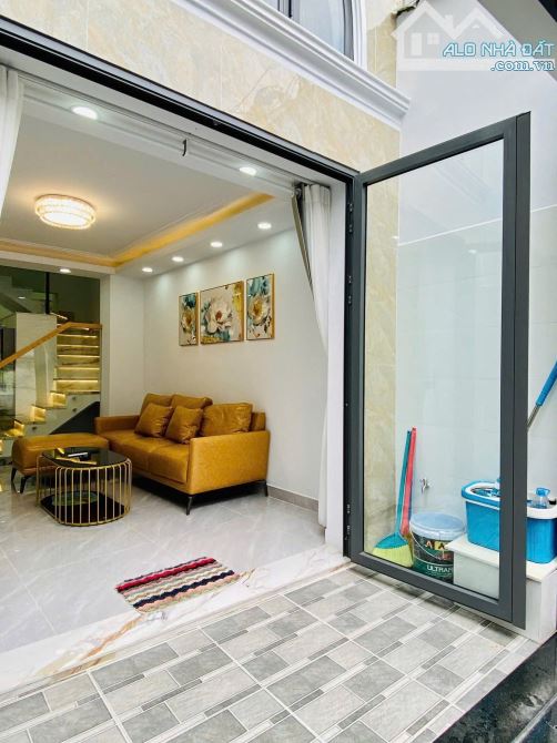 Bán nhà Phạm Văn Chiêu, 5 phòng ngủ, 4.5 tấm, sử dụng gần 200m²,giá chỉ hơn 5 ty