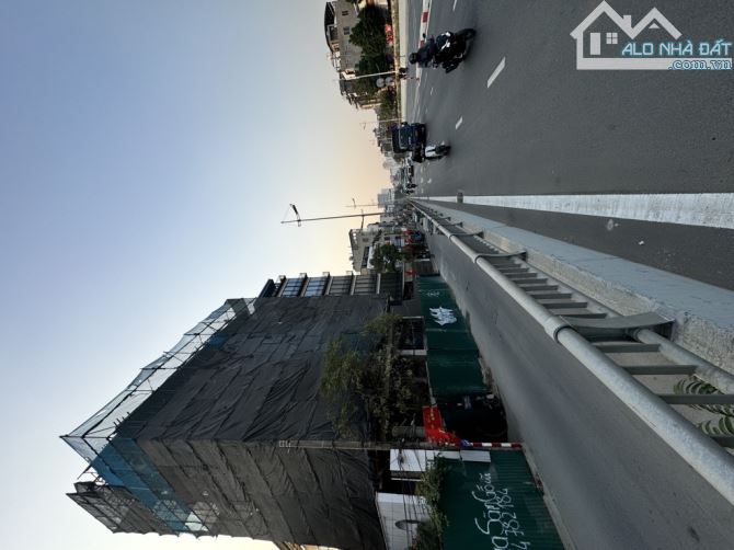 Bán đất mặt phố Âu Cơ bên lẻ View Hồ 210m2 mặt tiền 9m vỉa hè 5m giá hơn 40 tỷ
