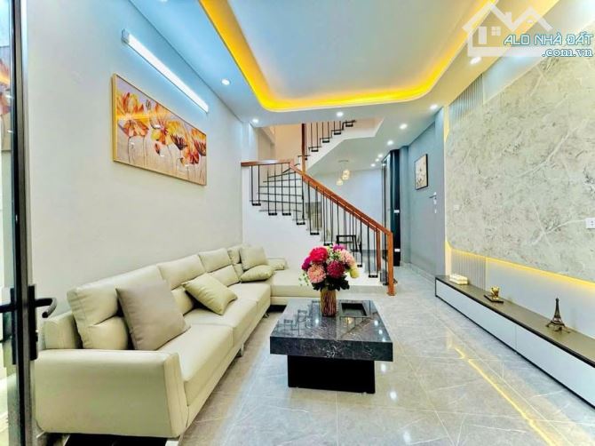 🏡 BÁN NHÀ VƯƠNG THỪA VŨ – 44M², 5 TẦNG ĐẸP – GIÁ CHỈ 7.4 TỶ – CÁCH Ô TÔ 20M