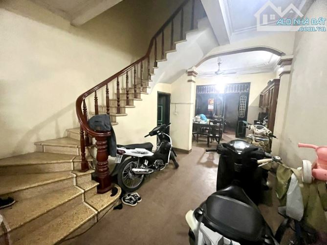 Bán nhà Lê Trọng Tấn, ô tô tải đỗ cửa, khu dân trí, an ninh tốt, 78m, 3 tầng