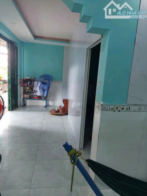 Bán nhà Dĩ An 200m2,đường nhựa 3 ô tô,Sổ Hồng Riêng,giá cực rẻ
