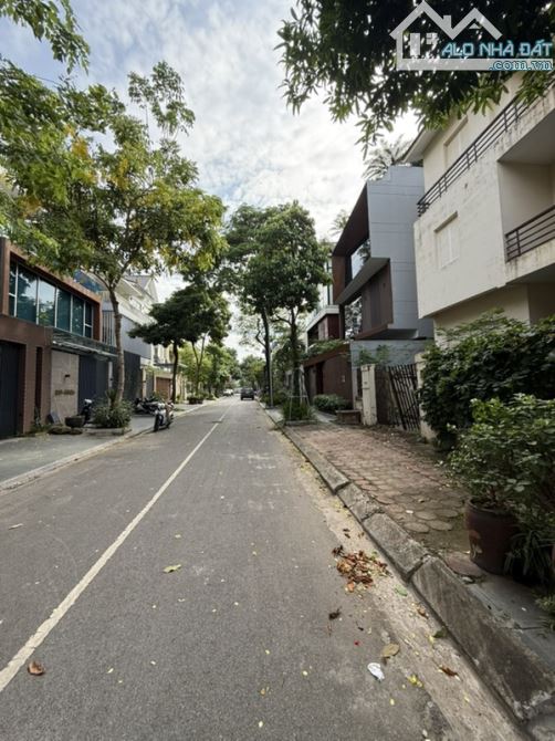 NHÀ VƯỜN VIỆT HƯNG 75 tỷ 200m VỈA HÈ RỘNG,KINH DOANH ĐỈNH,LONG BIÊN HÀ NỘI