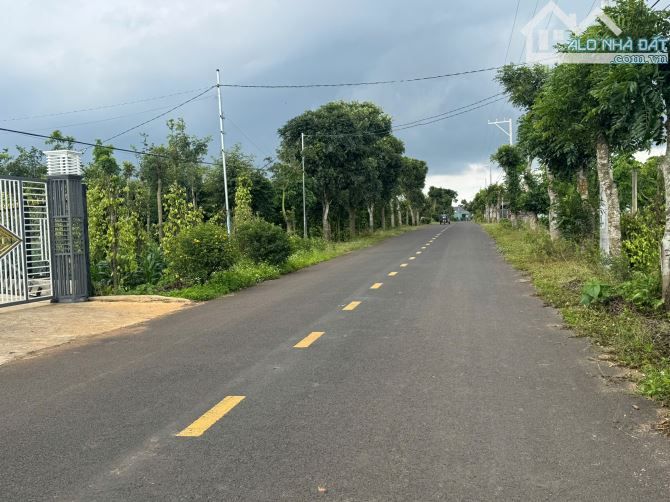 Bán đất Đất Trọng đường nhựa dt 10x48m tc75m2 giá 2,1ty xây nhà nghỉ dưỡng