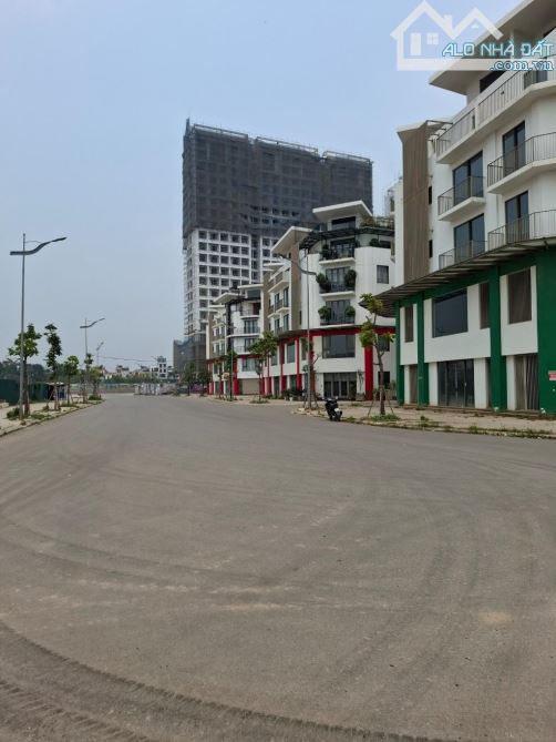 SIÊU PHÂM LK KHAI SƠN LONG BIÊN  NHÀ MỚI THIẾT KẾ ĐẲNG CẤP VIEW CÔNG VIÊN THANG MÁY FULL N - 1