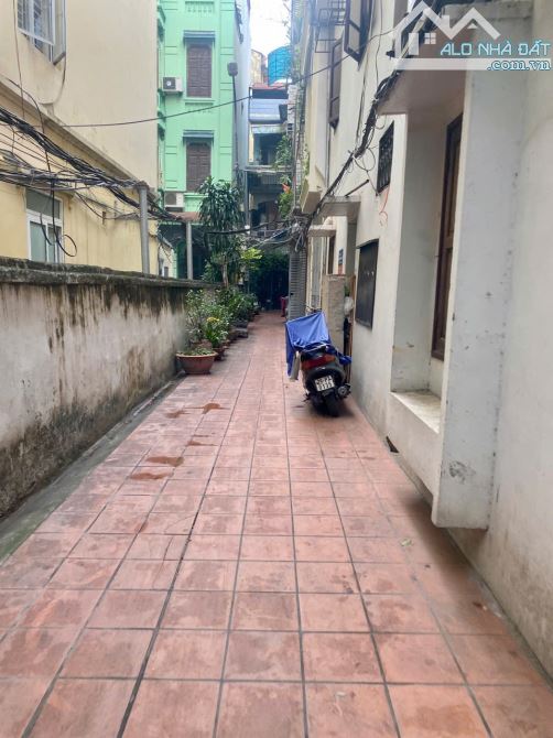 Bán nhà Lý Nam Đế, DT 90m x 3 tầng, mặt tiền 6.3m, lô góc 3 thoáng, 37 tỷ đồng - 1
