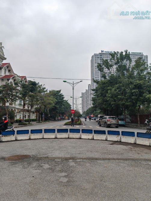 Bán biệt thự Phạm Văn Đồng, 206m2, mt 12m, kinh doanh, nhỉnh 50tỷ. - 1