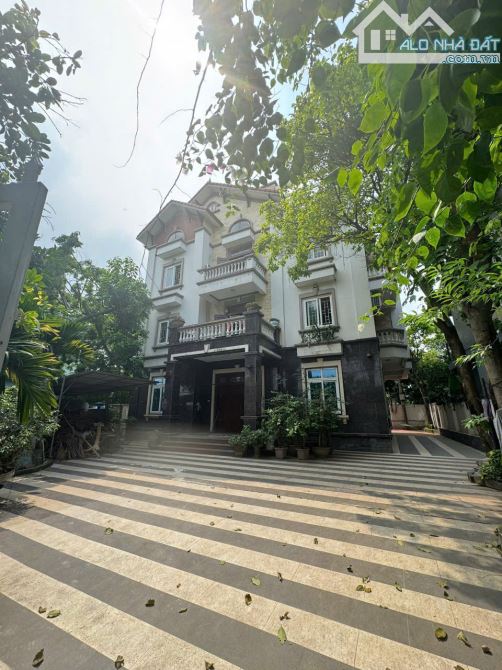 BÁN BIỆT THỰ VIEW TRIỆU $ - MAI LÂM ĐÔNG ANH DT 550M - 4 TẦNG THANG MÁY - CHỈ HƠN 70 TỶ - 1