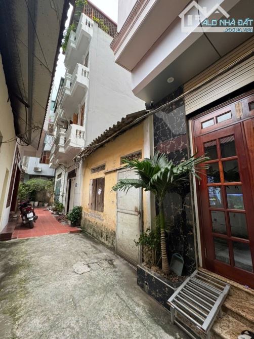Bà Triệu 53m mt4,5 cấp 4 ô tô cách 15m,hàng xóm dân trí cực cao, an sinh tuyệt vời - 1