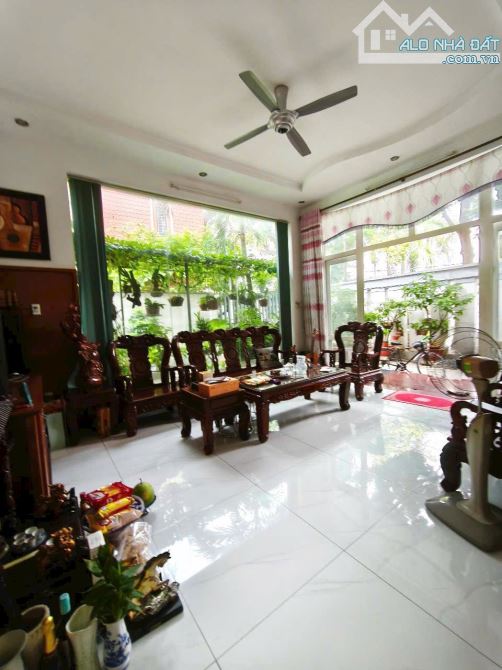 Nhà biệt thự sân vuờn 4tầng sổ cn 240m2, khu đẹp bật nhất Q12 Giá chỉ nhĩnh 18tỷ - 1