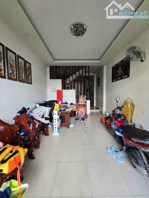 Cho thuê nhà hẻm 20m nguyễn cửu đàm, tân phú, dt 4 x 18m, nhà 3 lầu, 4pn 5wc, giá 15tr - 1