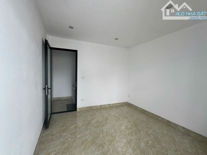 HIẾM NHÀ CỔ NHUẾ LÔ GÓC NGÕ THÔNG KINH DOANH  MT 4M Ô TÔ ĐỖ CỬA. 8x tỷ - 1