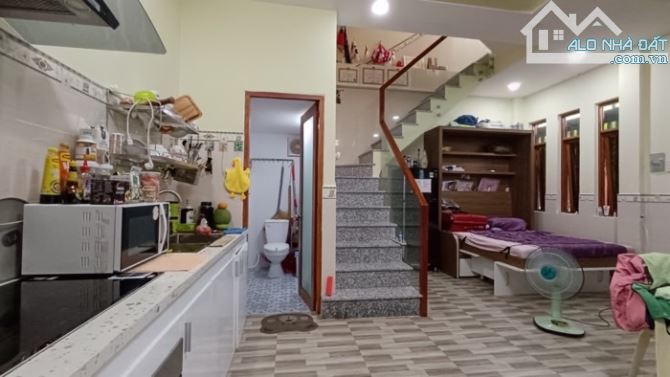 Tùng Thiện Vương, nhà đẹp thiết kế hiện dại, 35m2, 3 tầng rất kiên cố BTCT nở hậu, SHR - 1