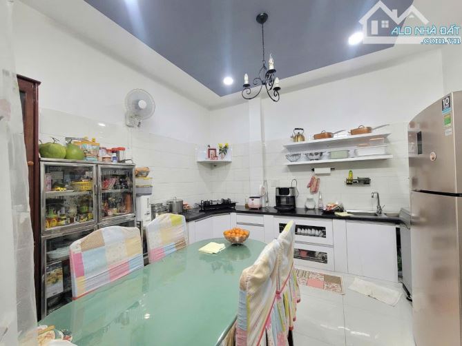 HẺM XE HƠI 1 TRỤC 8M - P24 -HÀNG XANH - LÔ GÓC - 5 TẦNG - NGANG 4.6M - CÁCH MẶT TIỀN 2 CĂN - 1