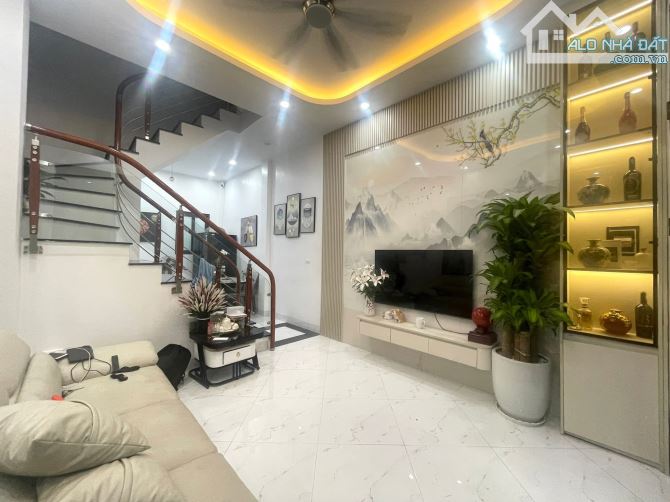 NHÀ ĐẸP CẦU GIẤY NHÀ DÂN XÂY MỚI DT53M2*5 TẦNG MẶT NGÕ NÔNG 15M RA MẶT PHỐ. NHỈNH 11 TỶ - 1