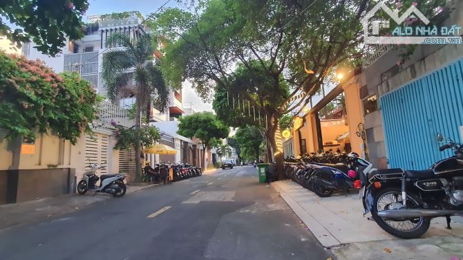 Nhà góc - Hẻm vip 226 Lê Văn Sỹ Q.Tân Bình , DT: 6 x 16m , 2 lầu , giá 32 tỷ - 1