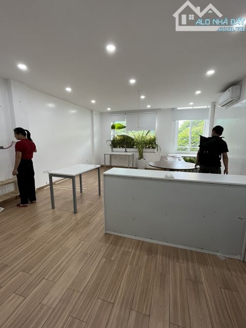 Cho thuê văn phòng Làng Việt Kiều Châu Âu, dt 60 m2/tầng, sàn thông giá 8 tr/tháng - 1