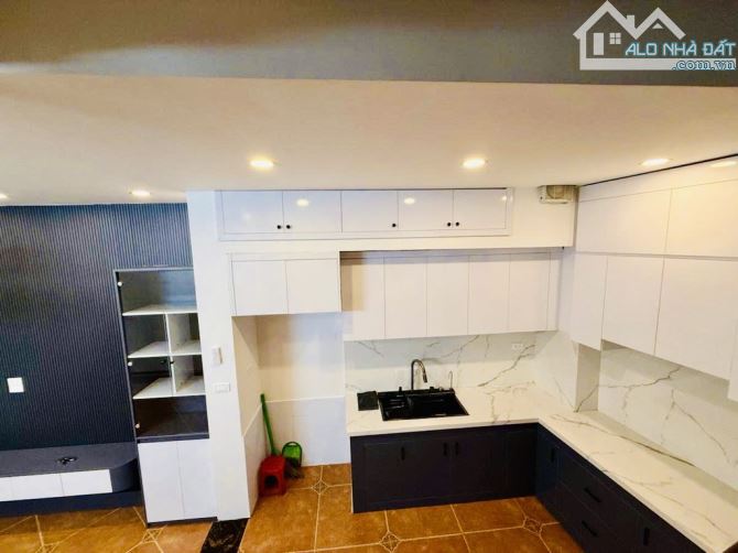 Siêu phẩm Nguyễn Khang – Lô góc, 36m x 5T, Ngõ thông – Ô tô, KD – NT cao cấp 10,8 tỷ. - 1