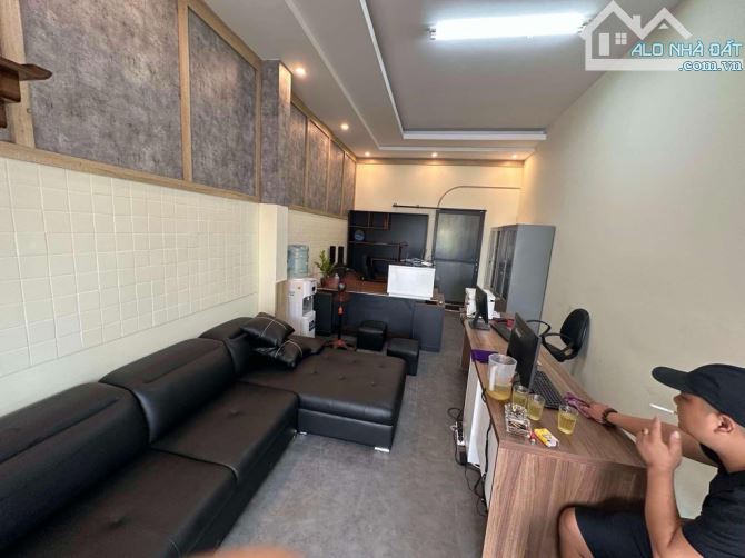 Mặt đường Thị Trấn Phùng Đan Phượng bán nhà 6T Thang maysvi trí đẹp - 1