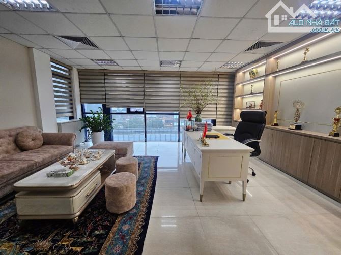 ( TIN THẬT )🏢 TOÀ NHÀ LÔ GÓC 230M² – 12 TẦNG – MẶT PHỐ NGUYỄN TRÃI – CHỈ 105 TỶ