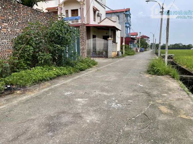 Bán đất bìa làng Thuỵ Lâm, ô tô tránh, mặt tiền 10m, có nhà, phân lô, giá đầu tư 80tr/m2 - 1