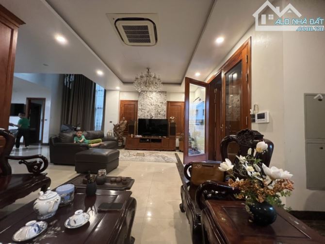 bán Biệt Thự HuynDai Hillstate Tô Hiệu, Hà Đông, 200m2 x ngang 10m, giá 34 tỉ - 2