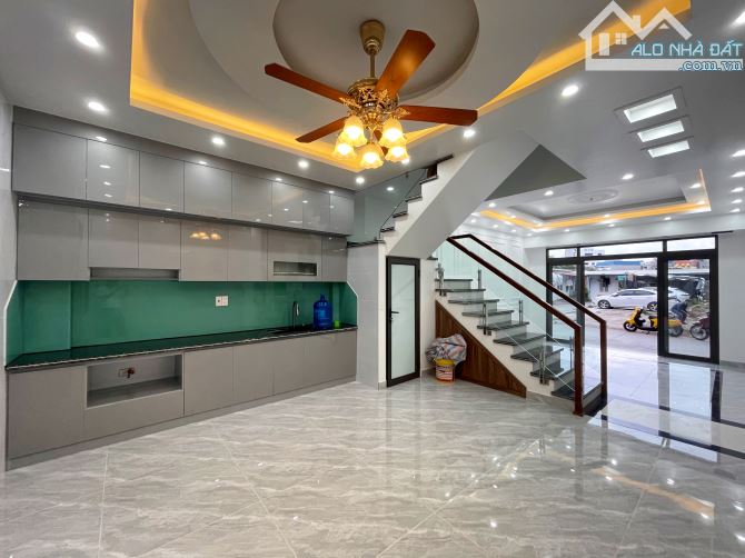 Nhà 4 tầng xây mới phân lô Văn Cao - 52.8m2 ngang 4.8m - Đường 7m - 2