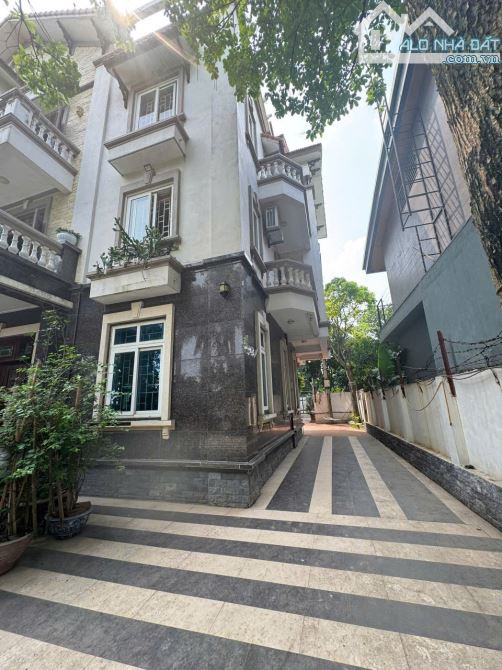 BÁN BIỆT THỰ VIEW TRIỆU $ - MAI LÂM ĐÔNG ANH DT 550M - 4 TẦNG THANG MÁY - CHỈ HƠN 70 TỶ - 2