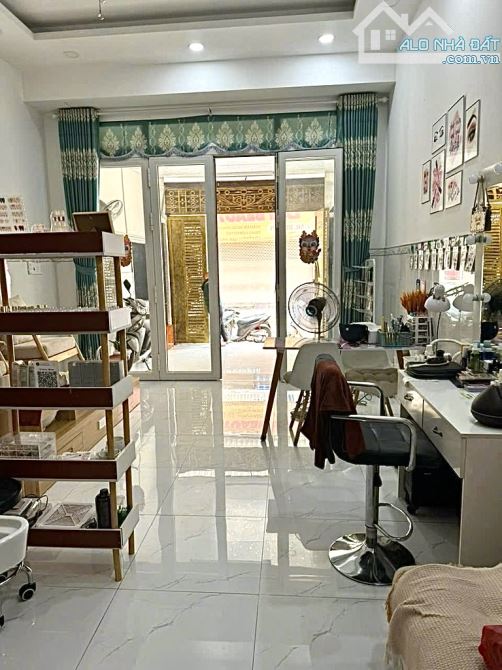 Mặt tiền đường nhựa 12m, 4 tầng, 4x17m, 4pn, 5wc xem là mê mua là lời. - 2