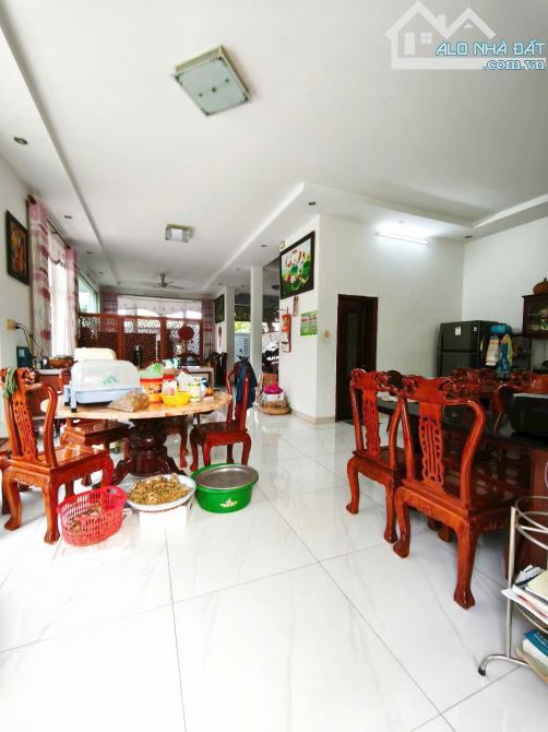Nhà biệt thự sân vuờn 4tầng sổ cn 240m2, khu đẹp bật nhất Q12 Giá chỉ nhĩnh 18tỷ - 2