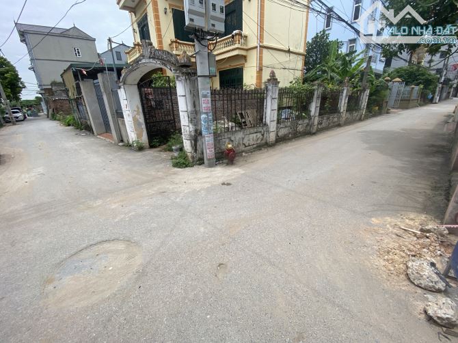 LÔ GÓC VÂN NỘI ĐƯỜNG THÔNG Ô TÔ TRÁNH gần 50m2 CHÀO 3 t.ỷ. Gần CẦU NHẬT TÂN - 2