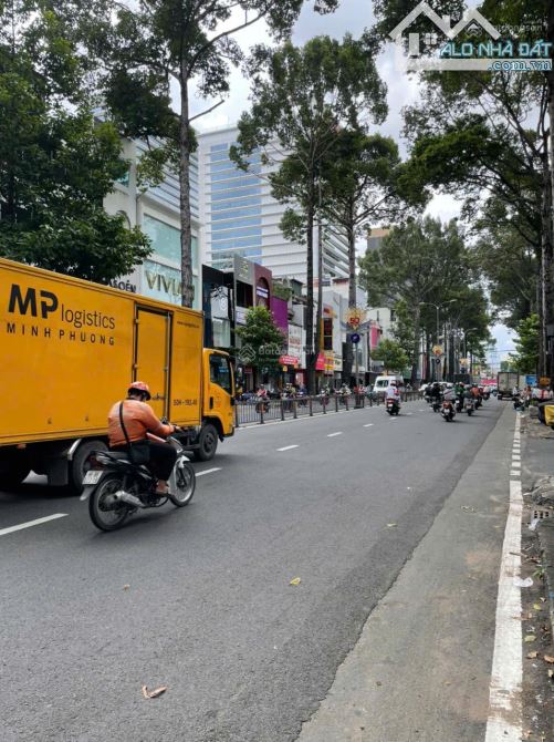 Tôi chính chủ bán nhà MT số 120A đường 3 Tháng 2, P. 12, Quận 10. Khu áo cưới. Giá 42 tỷ - 2