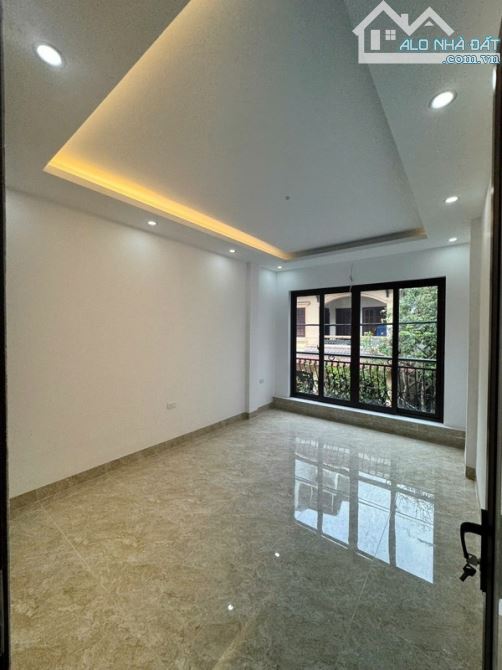HIẾM NHÀ CỔ NHUẾ LÔ GÓC NGÕ THÔNG KINH DOANH  MT 4M Ô TÔ ĐỖ CỬA. 8x tỷ - 2