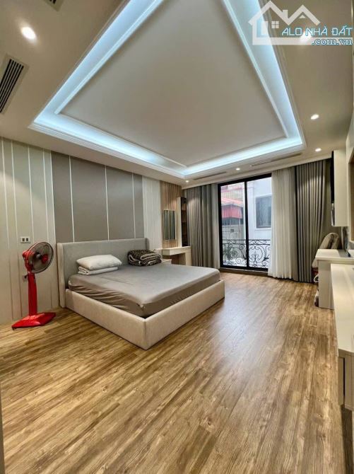 NHÀ PHÂN LÔ NGUYỄN VĂN CỪ - BỒ ĐỀ - 45M2 x 6 TẦNG - THANG MÁY - Ô TÔ ĐỖ - FULL NỘI THẤT - - 2