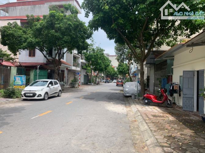 BÁN ĐẤT TẶNG NHÀ C4 PHÚC ĐỒNG 40M-3,5MT-7 TỶ PHÂN LÔ QUÂN ĐỘI - Ô TÔ TRÁNH - 2